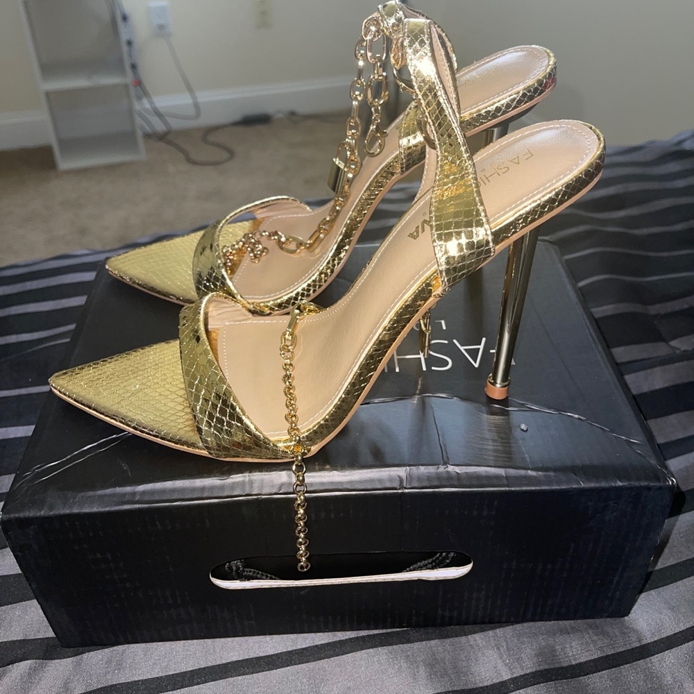 NEVER WORN Snake skin gold heels size 10